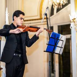 Marcos Lombardi de 17 años tocó el violín.